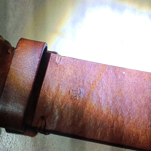 Woman's leather belt.. beautiful belt been sitting in my closet..to small for me - Picture 1 of 16